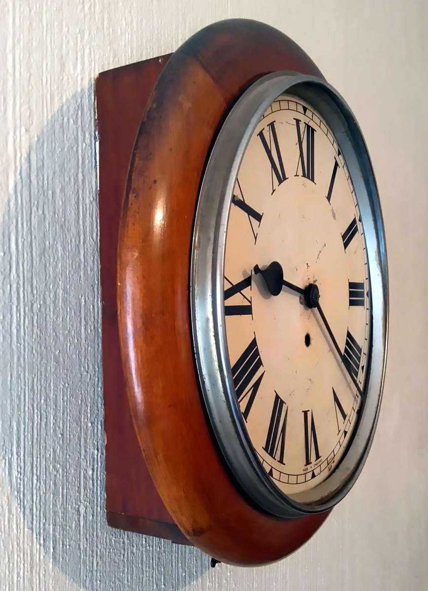 Station clock, working condition.