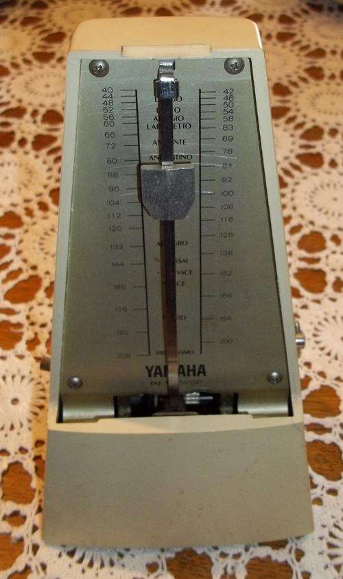 Retro Yamaha metronome timer. Very good working condition, winder & bell are fine. Real beauty.