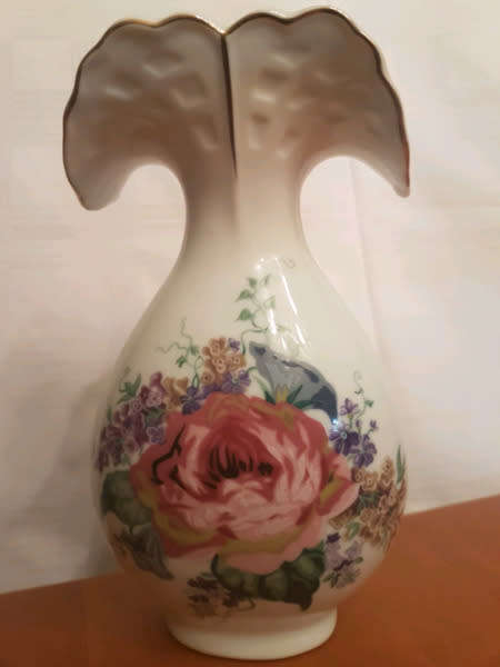 Elizabeth Arden Southern Heirlooms Vase