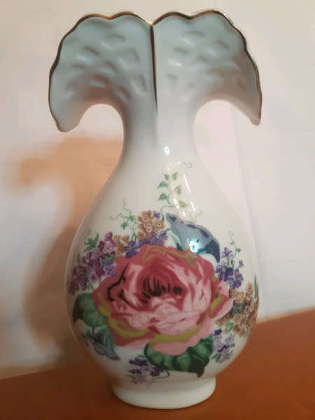 Elizabeth Arden Southern Heirlooms Vase