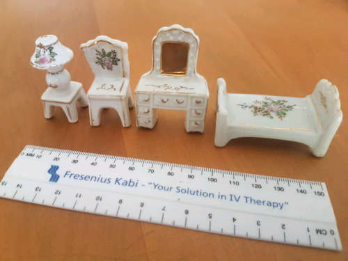 Miniature Doll House Bedroom Suite, Circa pre 1952!!