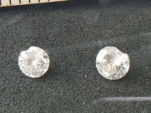 5 Small Diamonds ( approx 3mm diameter) !!!!! Crazy R1!!!!