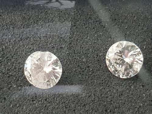 5 Small Diamonds ( approx 3mm diameter) !!!!! Crazy R1!!!!