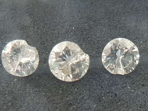 5 Small Diamonds ( approx 3mm diameter) !!!!! Crazy R1!!!!