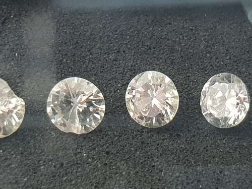 5 Small Diamonds ( approx 3mm diameter) !!!!! Crazy R1!!!!