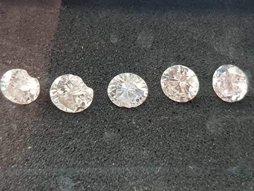 5 Small Diamonds ( approx 3mm diameter) !!!!! Crazy R1!!!!