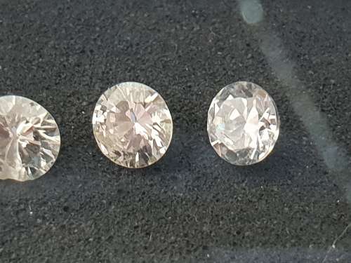 5 Small Diamonds ( approx 3mm diameter) !!!!! Crazy R1!!!!