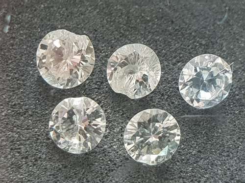 5 Small Diamonds ( approx 3mm diameter) !!!!! Crazy R1!!!!