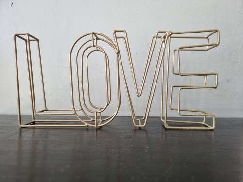 LOVE wire Art