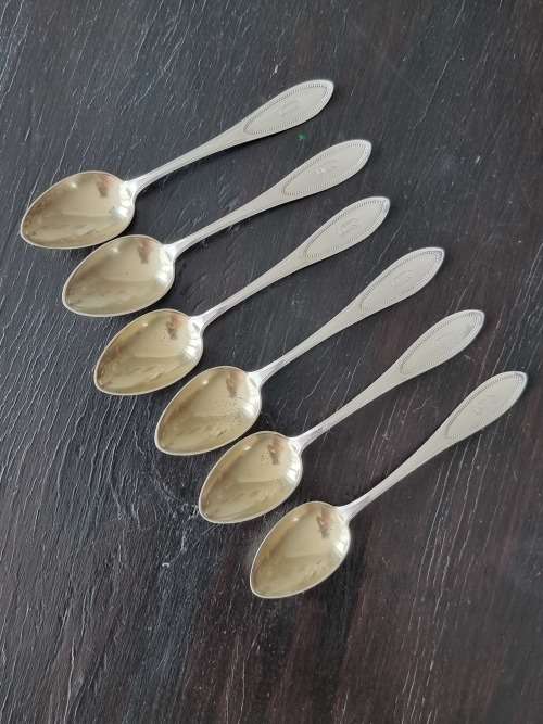 6 Silver Teaspoons, 58.4 grams, in case