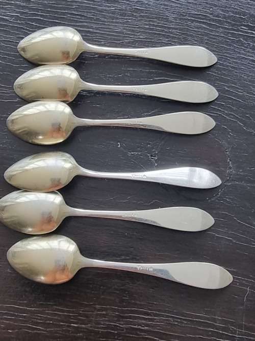 6 Silver Teaspoons, 58.4 grams, in case