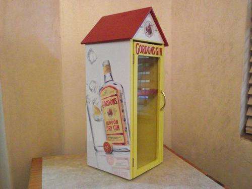 LARGE GORDONS LONDON DRY GIN BAR COUNTER DISPLAY CABINET!!