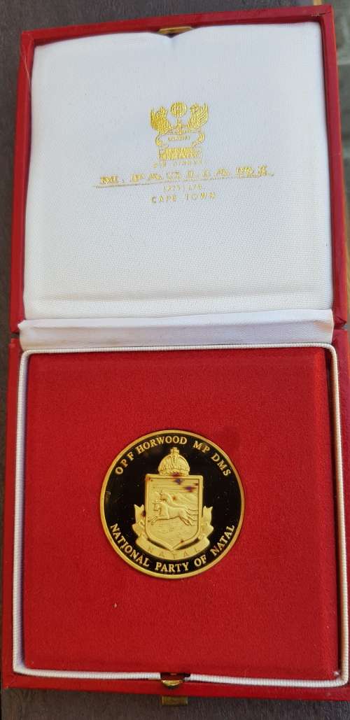 22 ct Solid Gold Medal Awarded to Finance Minister Owen Horwood 1984 Mirror like Cameo Proof 1 Oz