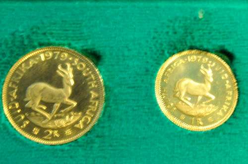 1979 TWIN SET 1 AND R2 GOLD 22CT IN ORR BOX WELL PRESERVED NEW
