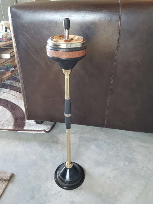RETRO ASHTRAY STAND