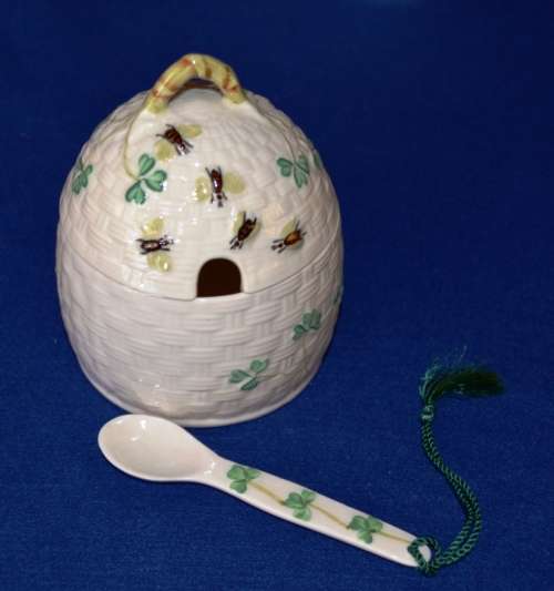 Belleek Ireland - Honey pot with Lid and Spoon - Shamrock Pattern