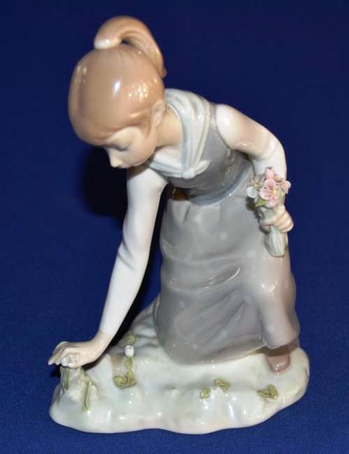 Vintage Lladro Figurine Girl #1172