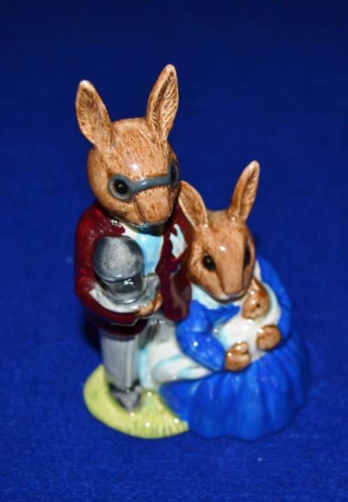 Royal Doulton Bunnykins figurine  "Family Photograph"