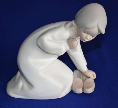 Lladro Girl with Slippers * Rare Matte Version *