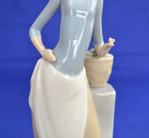 Nao Figurine