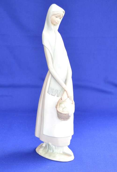 Lladro Figurine - Country Maiden Matt Finish