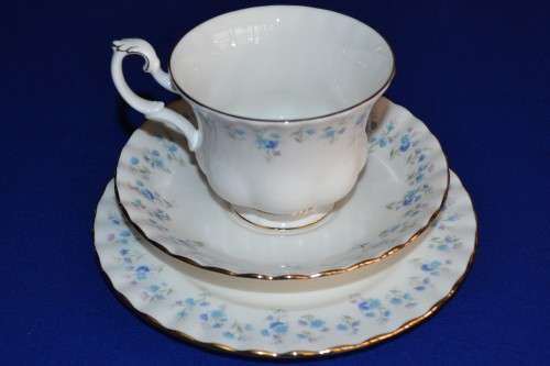 Royal Albert "Memory Lane" Trio