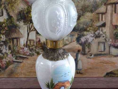 Vintage Victorian Style Banquet Lamp - In working order