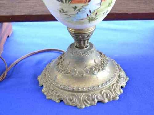 Vintage Victorian Style Banquet Lamp - In working order
