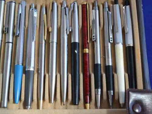Large Collection of Vintage Pens - 30 Pens in Collectors Folder