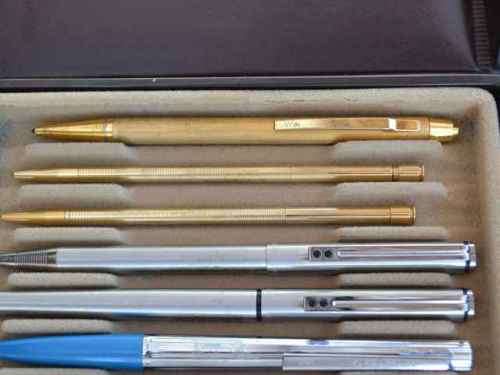 Large Collection of Vintage Pens - 30 Pens in Collectors Folder