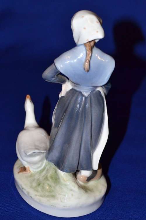 Royal Copenhagen Figurine "Goose Girl" No 528