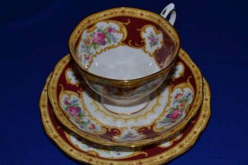 Royal Albert Lady Hamilton Set - 18 Pieces