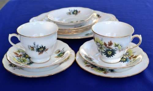 Queen Anne Fine Bone China - 12 Pieces