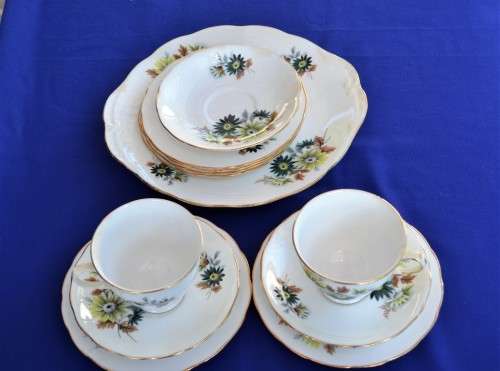 Queen Anne Fine Bone China - 12 Pieces