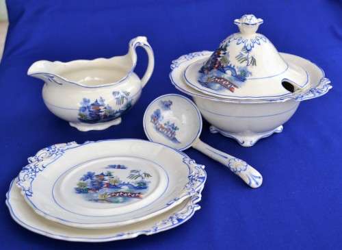 Royal Venton Ware Part Dinner Set