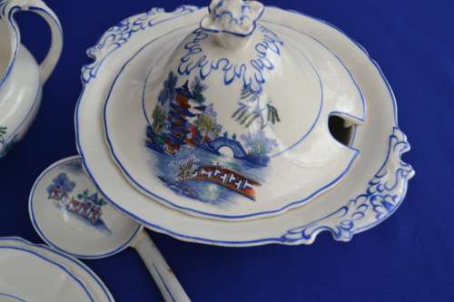 Royal Venton Ware Part Dinner Set