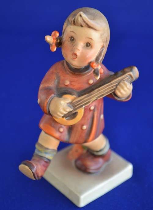 Goebel Hummel  Figurine "Happiness" #86