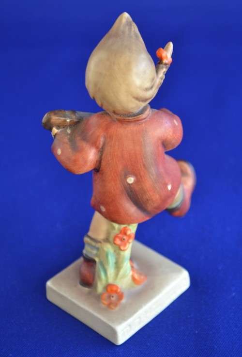 Goebel Hummel  Figurine "Happiness" #86
