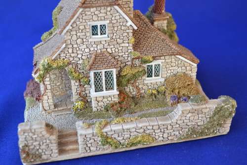 Lilliput Lane Model
