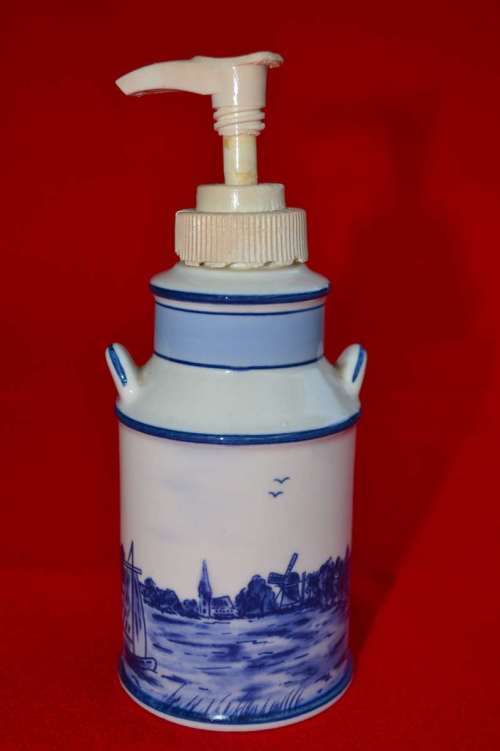 Delft Blue Pump Action Dressing Table Jar