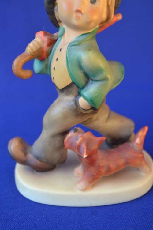 Hummel "Strolling Along" Figure #5