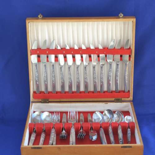 Noritake Assembled Cutlery Set in Wooden Canteen