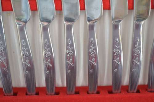 Noritake Assembled Cutlery Set in Wooden Canteen