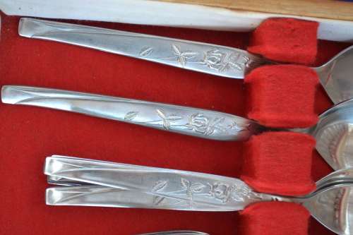 Noritake Assembled Cutlery Set in Wooden Canteen