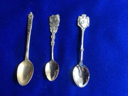 Vintage Wooden Collectable Spoon Display Rack with 11 Collectable Spoons