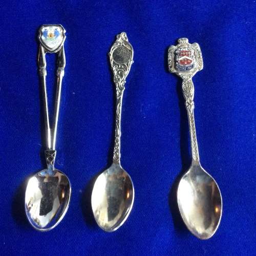 Vintage Wooden Collectable Spoon Display Rack with 11 Collectable Spoons