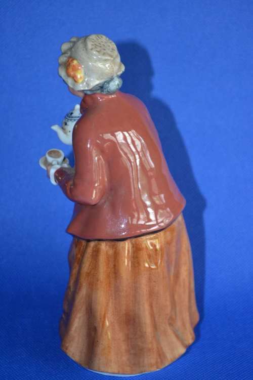 Royal Doulton Figurine `Teatime` HN2255