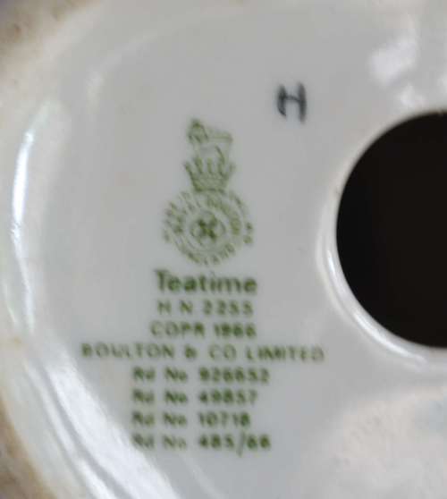 Royal Doulton Figurine `Teatime` HN2255