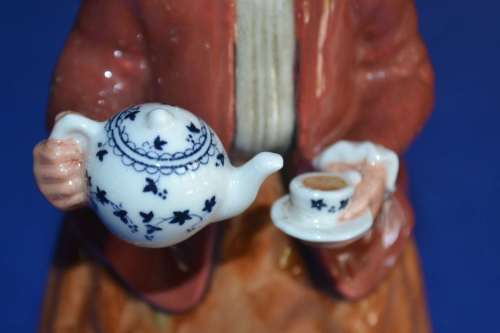 Royal Doulton Figurine `Teatime` HN2255