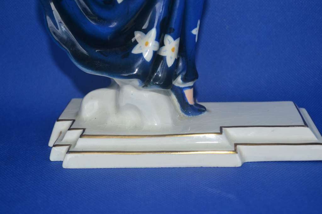 Art Dec0 Royal Dux (Czechoslovakia) Porcelain Figurine